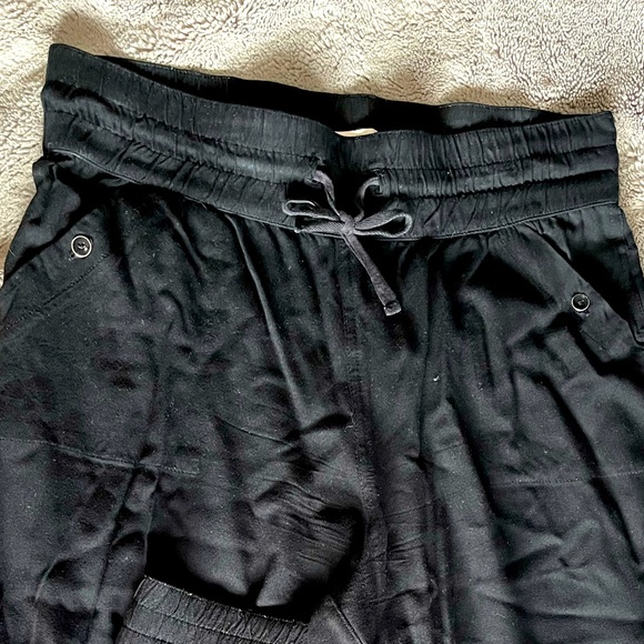 Aritzia (TNA) Fashion Joggers - Picture 2 of 4
